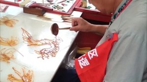 Как в Китае делают леденцы на палочке