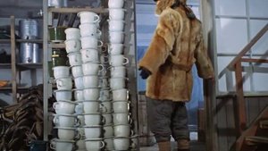 Вы не скажете, где здесь туалет?