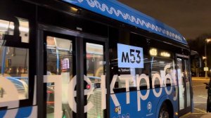 Электробус ЛиАЗ-6274 следует по маршруту м53 ”ВДНХ(Главный Вход) - м. Трубная”