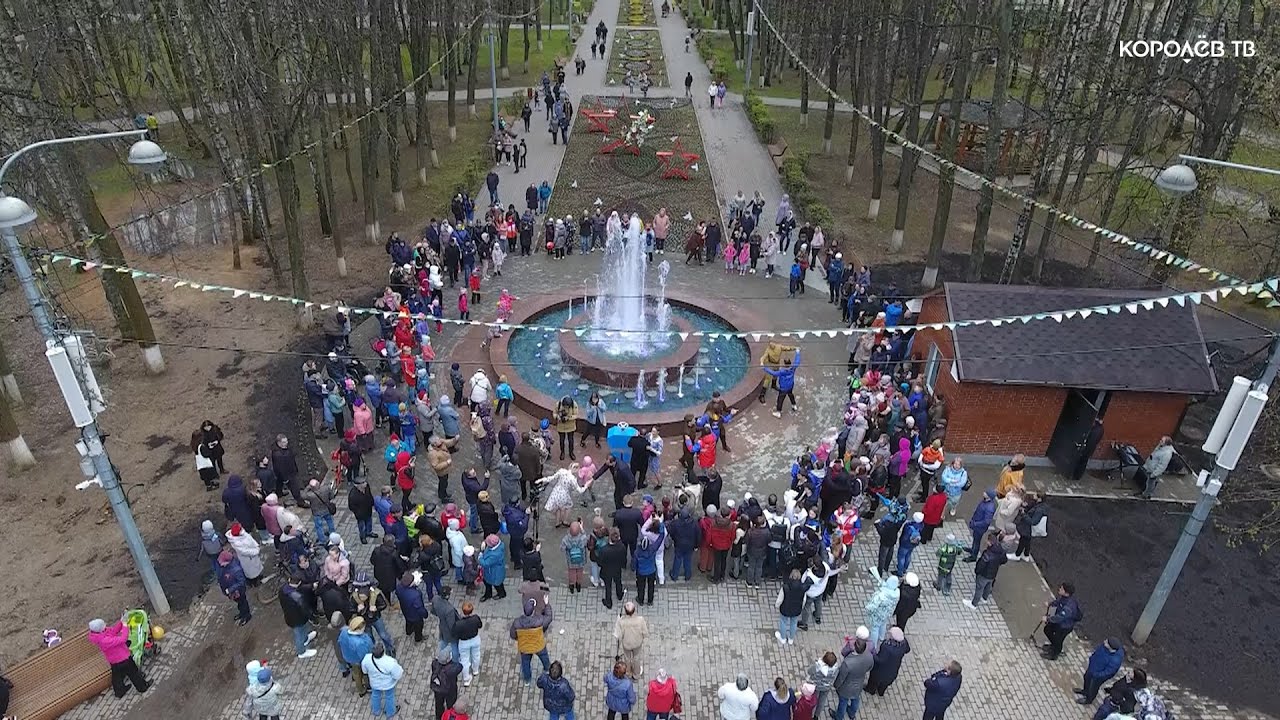 Королев видео. Памятник 9 мая. Канал день Победы. Королев мемориал славы площадь Победы.