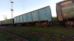 приветливый машинист! тэм2-3347 вывозит полувагоны