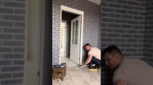 Подрезка плинтуса. Пластиковый плинтус.