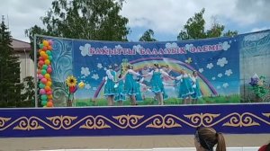 г. Житикара.  1 июня 2022 г.  танец * Лебёдушка* . русский народный.