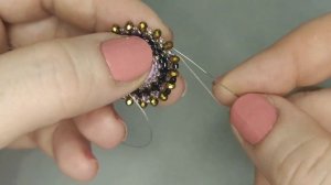 DIY. Как сделать красивые пуговицы или небольшую круглую брошь из бисера. Справится даже новичок.