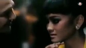 Adegan ranjang julia Perez di film horor seru