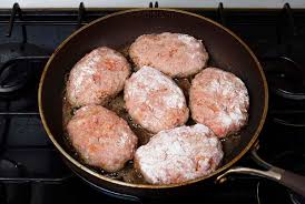 Как жарить замороженные котлеты.Как жарить котлеты полуфабрикаты.