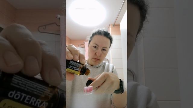 Тест эфирного масла лимона от dōTERRA. Отбеливаем зубы. Для тех кто любит кофе и белые зубки.