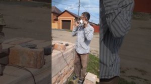 Забор из кирпича б/у с расшивкой швов. День второй