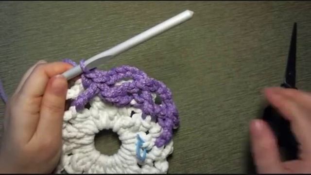 Вяжем крючком вместе коврик из шнура "Снежинка". Часть 1 смотреть онлайн