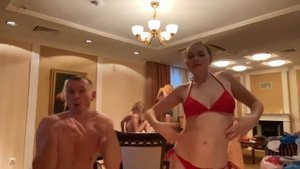 Семьёй пошли в баню. Развлекались, как могли