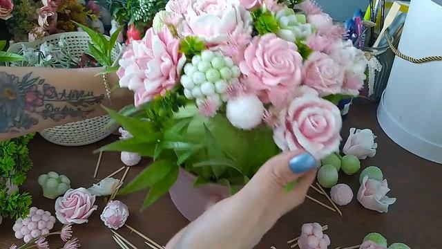 Собираю большой букет из мыла в шляпной коробке?Как сделать мыльный букет своими руками?Мыловарение