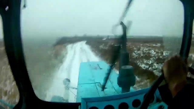 Зима,едем за дровами на тракторе Мтз 80 с прицепом смотреть онлайн