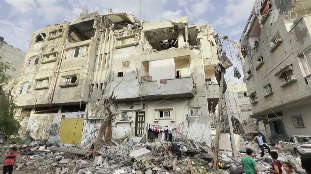 Израиль усилил обстрелы сектора Газа и заявил, что расширяет масштаб наземных операций