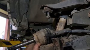 Offroad nissan navara d22 3L clutch and upper control arm replacement