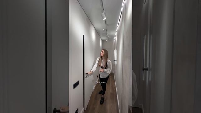 ХОРОШЕЕ РЕШЕНИЕ ДЛЯ УЗКОГО КОРИДОРА #short #дизайнинтерьера #коридор #ремонтспб