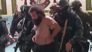 В крупные города Эквадора стянута военная техника