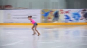 Фигурное катание "Кошки" Абалмазова Кристина 2 юн. разряд 7 лет.