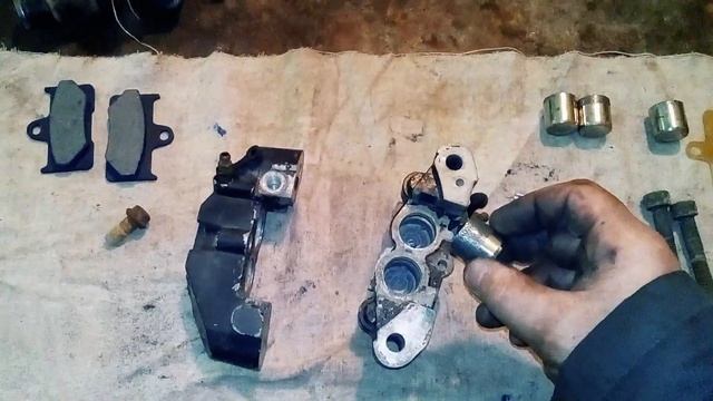 СФ МОТО ремонт заднего суппорта. Как вытащить поршень суппорта? смотреть онлайн