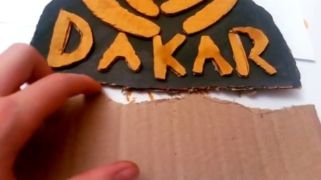 "Dakar 2022"- Золотой бедуин (Кубок Дакара за первое место) из картона своими руками! смотреть онлайн