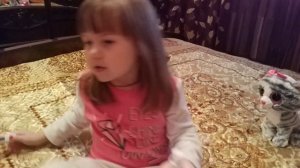 Лечим котят Настя заболела Играем дома Даем лекарство