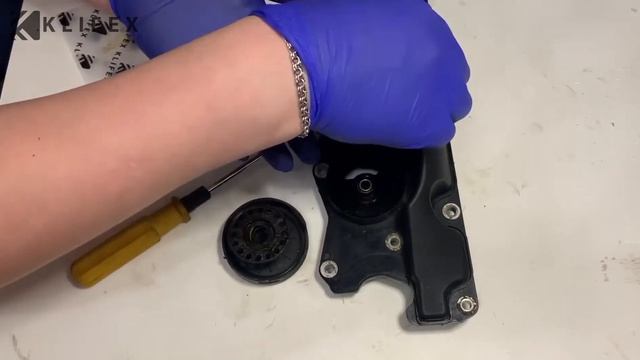 Замена мембраны клапанной крышки Land Rover 2 LR023777 и маслоотделителя Volvo 2.4L; 3.2L 30788481 смотреть онлайн