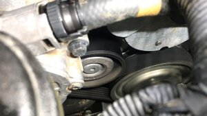 Шум от роликов приводного ремня на двигателе B6324S