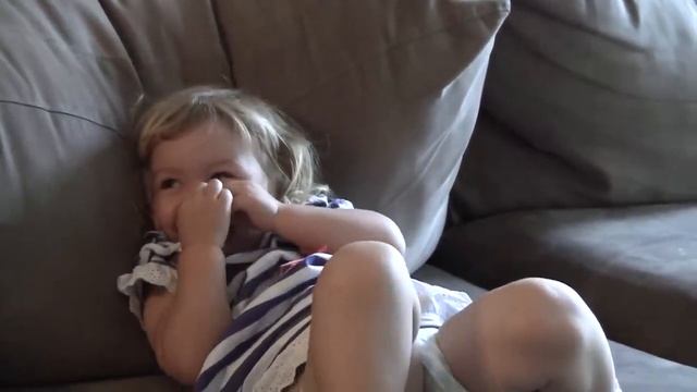 Layla laughs at silly songs смотреть онлайн