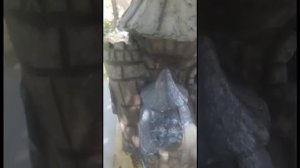 замок для сада из цемента и не нужных вещей.