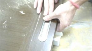 Двустворчатая откатная дверь с механизмом синхронного открывания