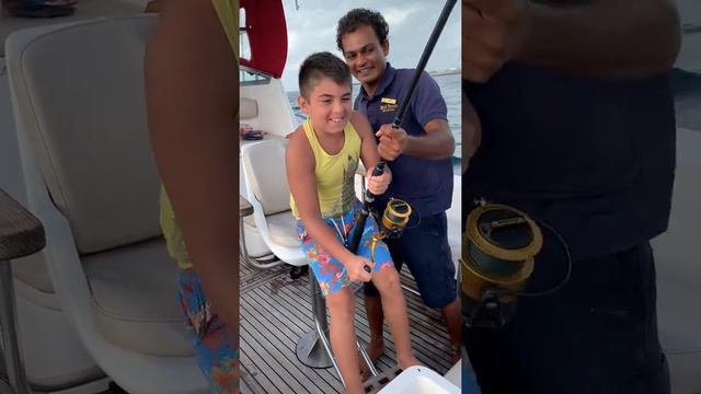 Мальдивы 2019. Ловля окуня на блесну. смотреть онлайн