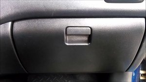 Mitsubishi Lancer 9 - доводчик для плавного открытия бардачка