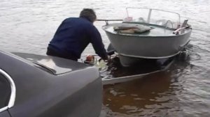 Загрузка лодки на прицеп