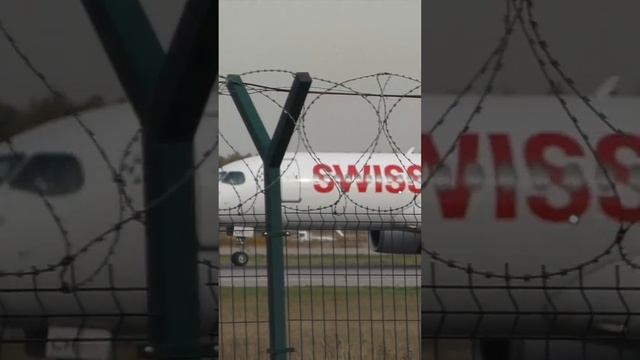 Аэропорт Домодедово. Airbus A220-300, бортовой №: HB-JCH, а/к Swiss, рейс в Женеву (GVA).