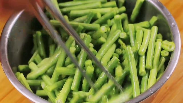 “炒豆角”焯水或过油，其实都错了，看大厨是如何做的，值得收藏#美食分享