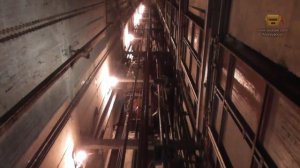 Старые лифты в общей шахте