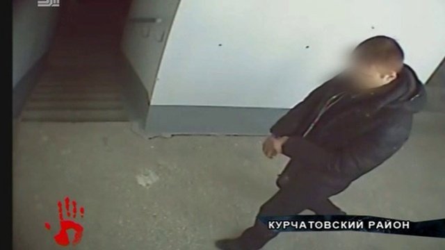 Подозрительный парень устроил обыск в подъезде многоэтажке