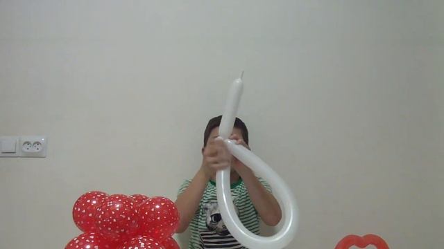 Как сделать влюблённых лебедей из воздушных шаров. смотреть онлайн