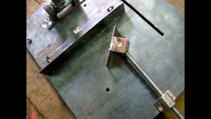 Отрезной станок по металлу с протяжкой. Стойка для болгарки. Как сделать. Metal cutting machine.