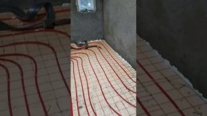 "Уложили пеноплекс, сетку, трубы под тёплый пол, ждём коллектор "Строим одноэтажный?8*9, из арболит
