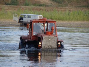Tractor T-150 swimming /// Чуть не утопили Т-150 в реке