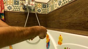 как удалить плесень в ванной, заменить силиконовый герметик на ванне