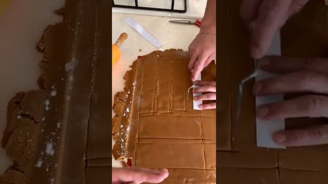 Мастер-класс от @gift_cookies. Реквизит для фудфото: ящик и поднос из пряника! ⠀ смотреть онлайн