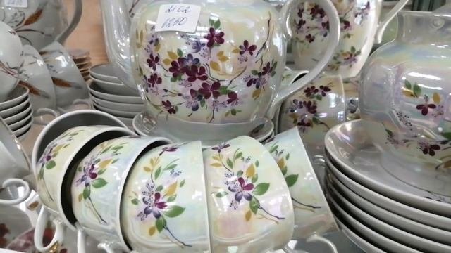 Винтажный и современный фарфор в магазине. Вазочка- хохлома. Хрусталь, посуда.