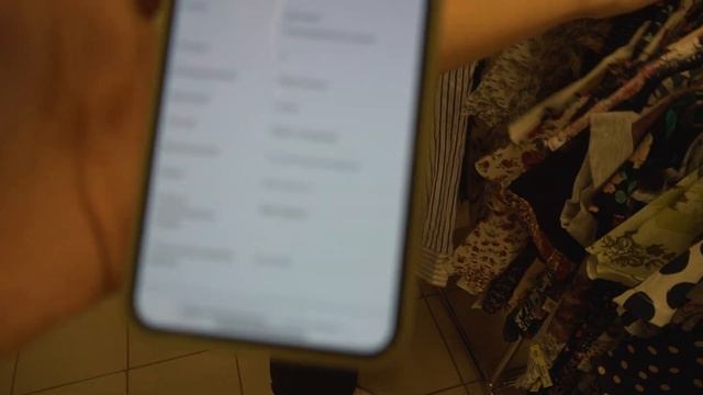 БЕРУ, ЧТО ХОЧУ в ночь до завоза | Закрытый секонд-хенд без людей смотреть онлайн