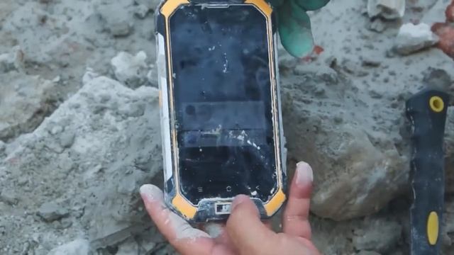 Дешёвый противоударный телефон