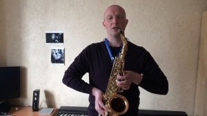 Как держать саксофон (Урок 3)