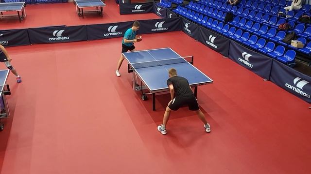 напряженный игрок на турнире