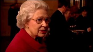 Как живёт Королева Елизавета (Elizabeth II) и сколько она зарабатывает