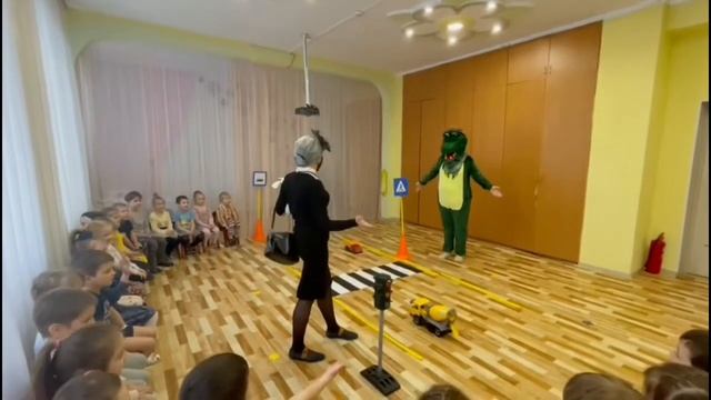 Шапокляк обучает крокодила Гену правилам дорожного движения смотреть онлайн