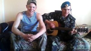 я еду на родной вокзал где со слезами на глазах бежала мать через толпу меня встречать